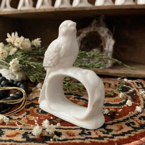 80's JAPANESE BONE WHITE PORCELAIN PERCHED SONG BIRD NAPKIN RING - Picture 4 of 10
